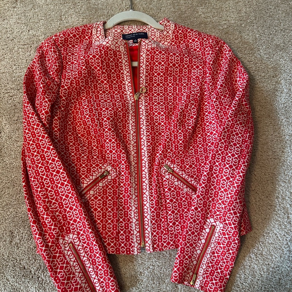 Jones New York lined cropped jacket size 4 /red and cream with gold hardware